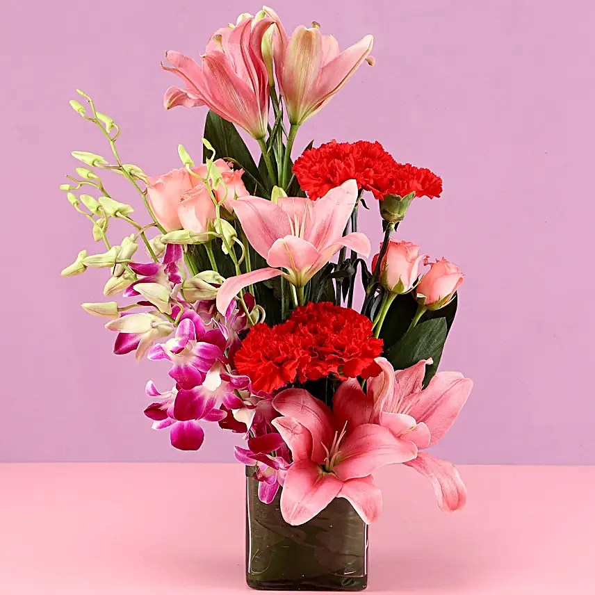 Elegant Flowers Vase Arrangement